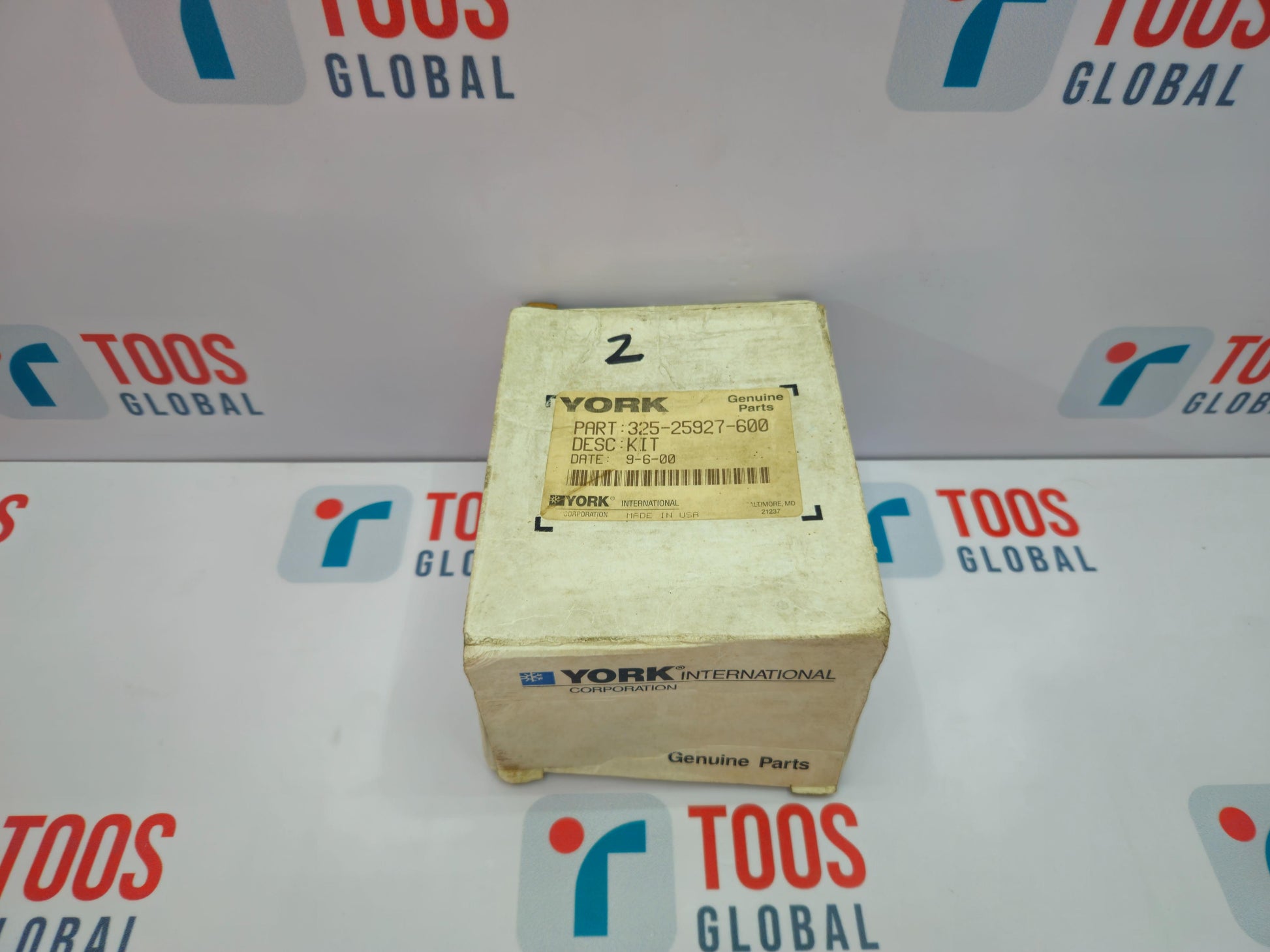 YORK INTERNATIONAL 325-25927-600 OIL PRESSURE TRANSDUCER KIT York International part in a cardboard box on a TOOS Global branded background